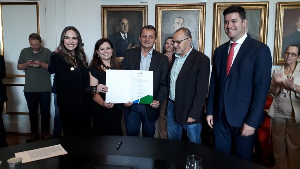 Prefeito Pedro Coelho assinou convênio para UBS da Vila Candeias - Arial