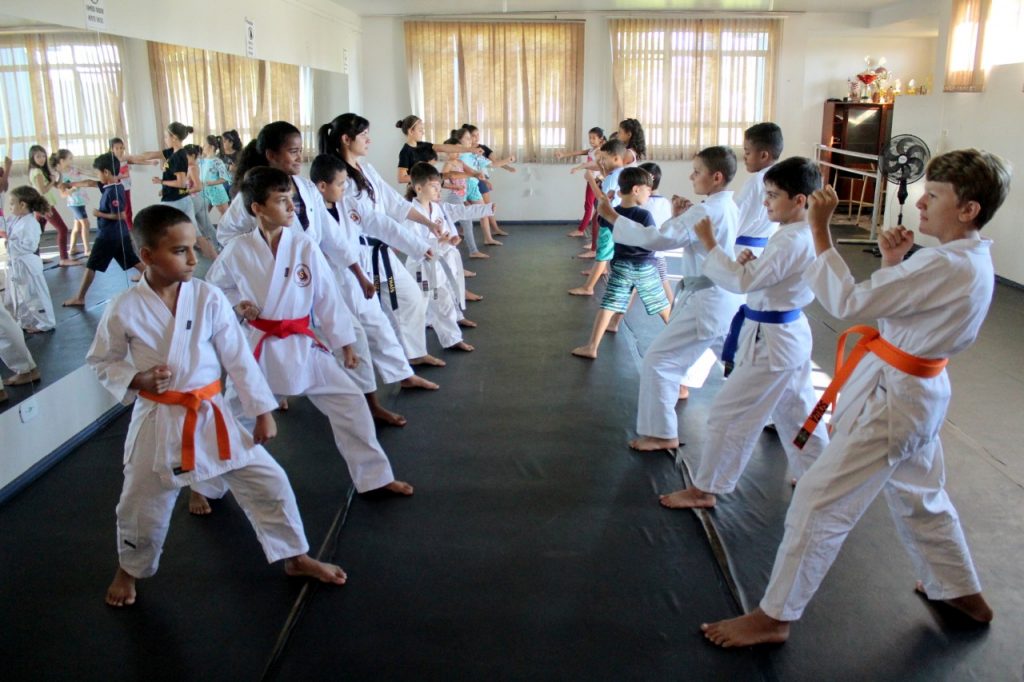 Escola De Karate Do Do Brasil Apresentação De Karatê Na Escola