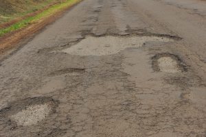 Quase toda a extensão da rodovia ligando Goioerê ao distrito de Primavera (Juranda) está em situação precária